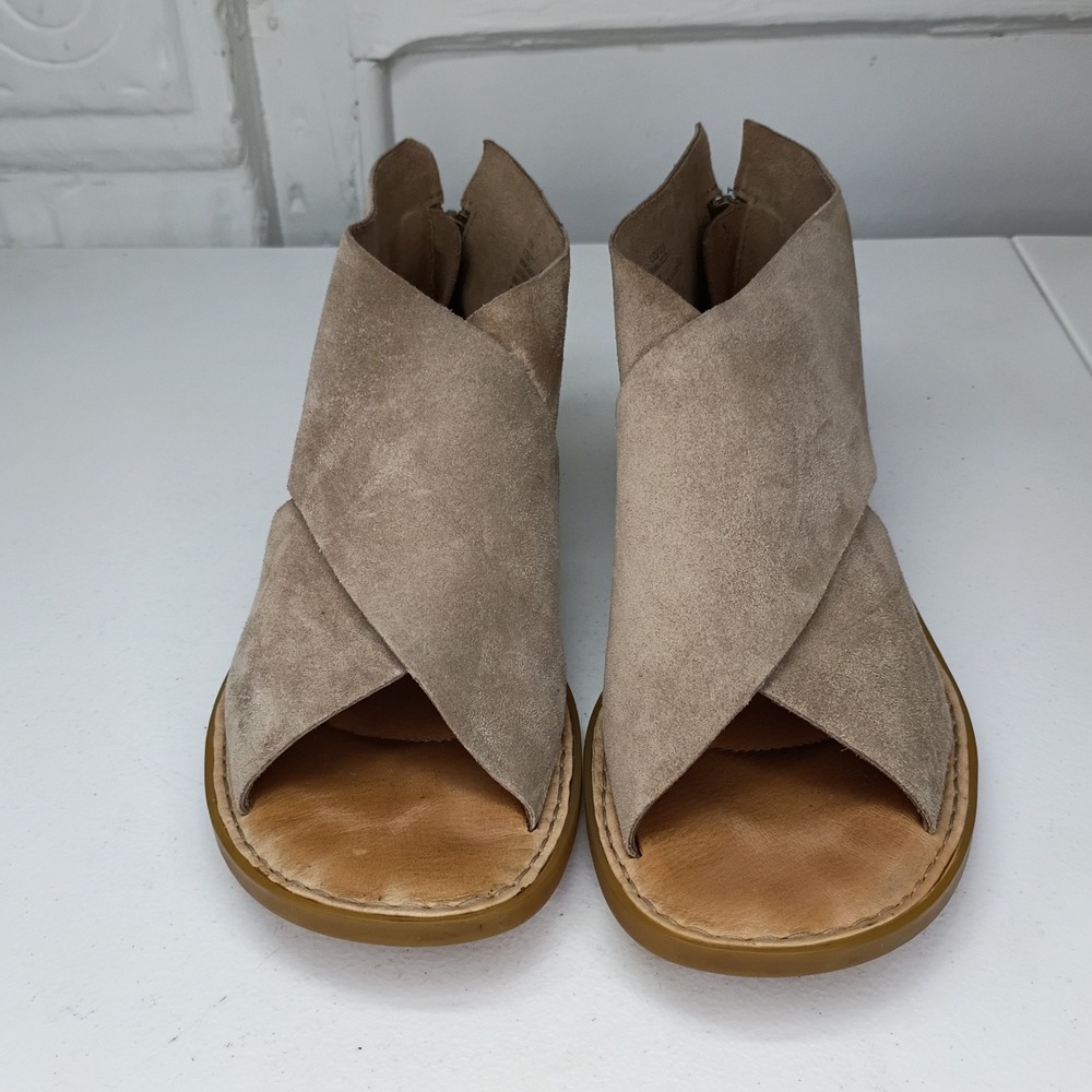 Born Iwa comfort crisscross flat sandals sz 11 taupe tan suede - Picture 2 of 6